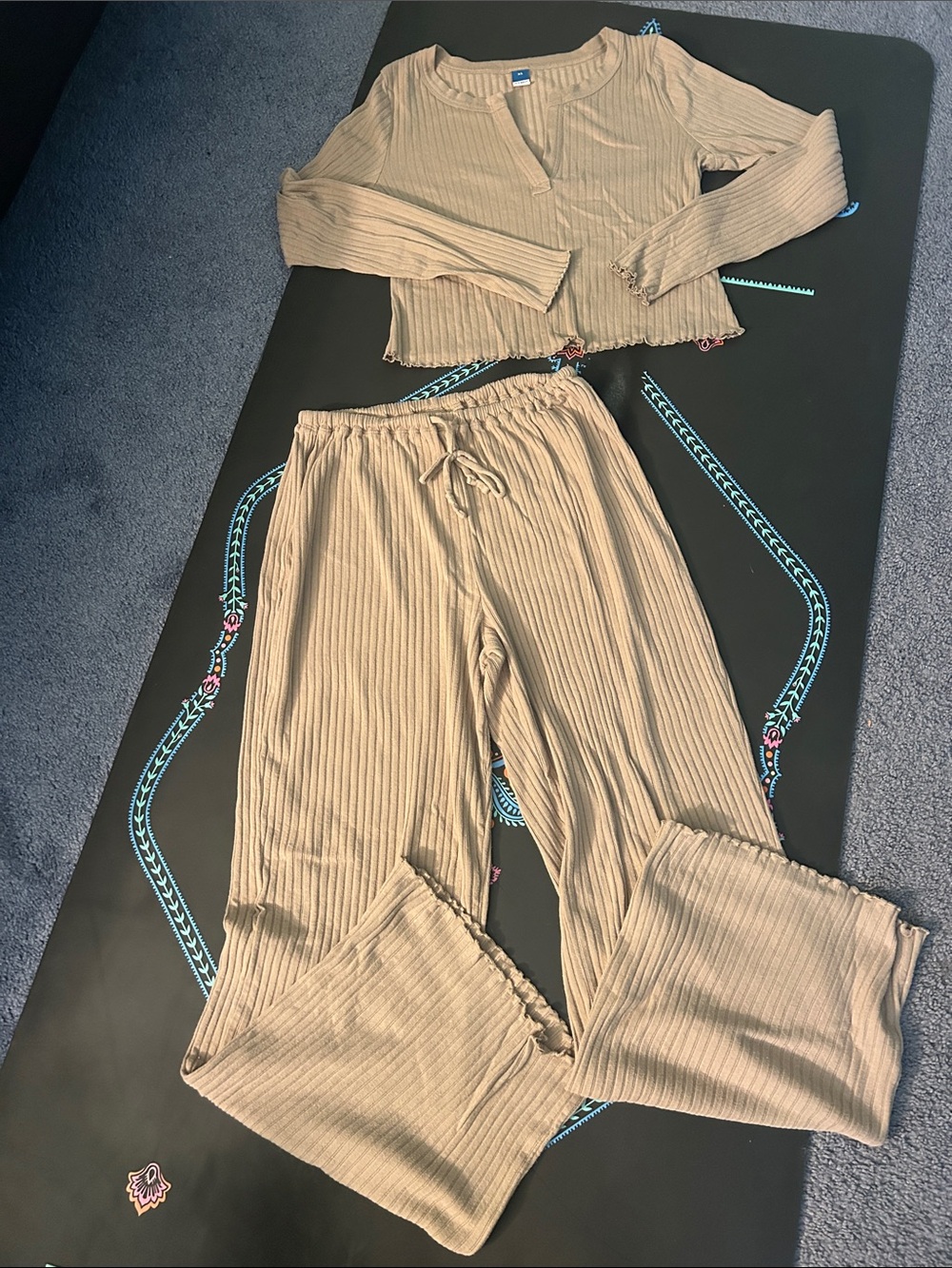 Old Navy Women’s Ribbed Two-Piece Lounge Set - Size XS Beige